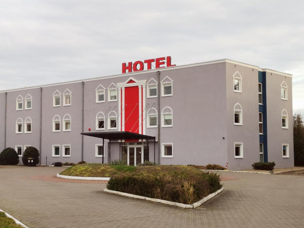 Hotel Holidays Slubice  Bagian luar foto